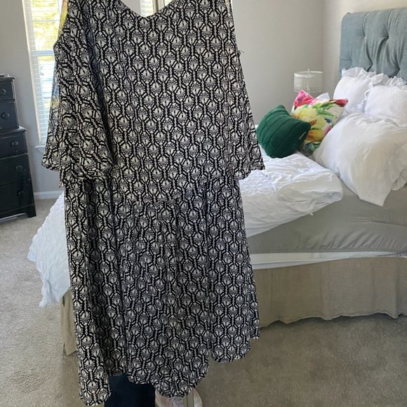 Romper - Picture 2 of 2